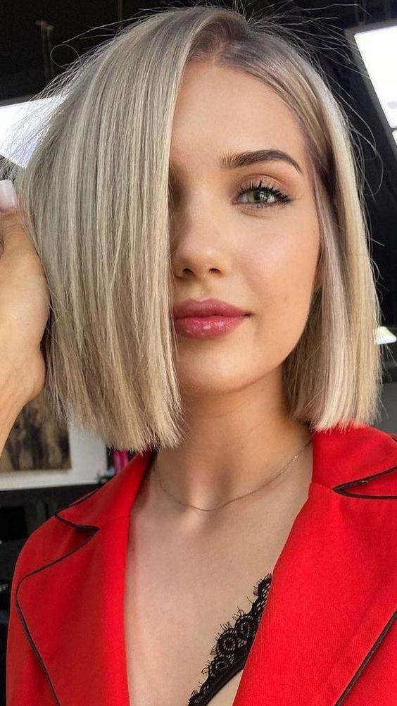 Chic Blonde Blunt Bobs