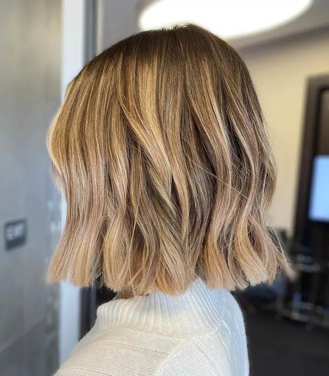 Blunt Bobs With Subtle Waves